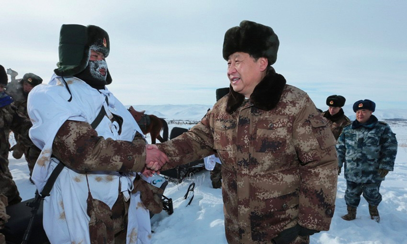 2014年1月26日，習(xí)近平總書記春節(jié)前夕冒嚴(yán)寒踏冰雪慰問邊防官兵。