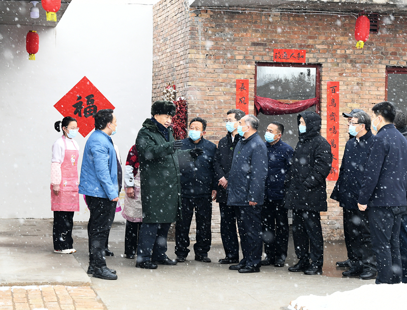 2022年1月26日，習(xí)近平總書記在山西霍州馮南垣村受災(zāi)村民師紅兵家看望。